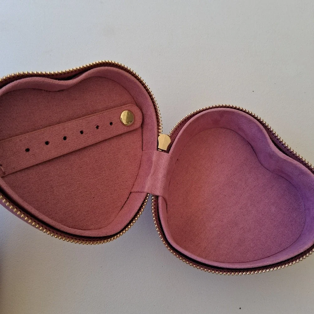 Compact Pink Heart Shaped Leatherette Jewelry Case Zipper Pocket Travel Storage